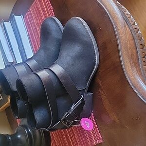 New black ankle boots